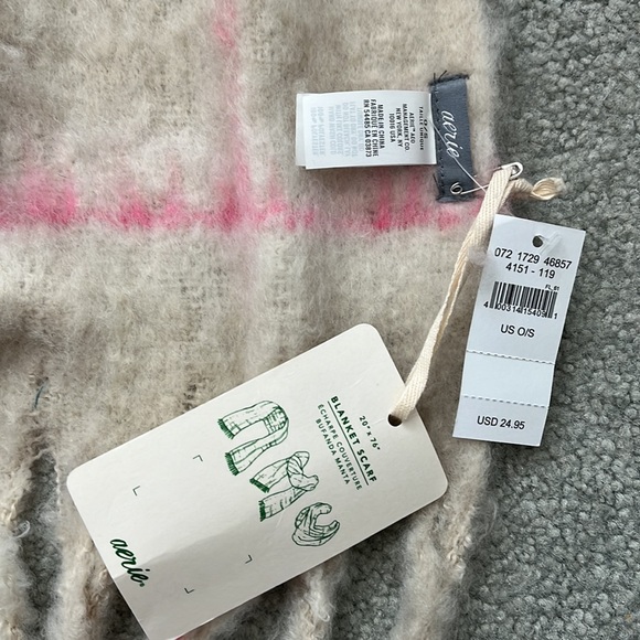 New Aerie Blanket Scarf - Picture 3 of 3